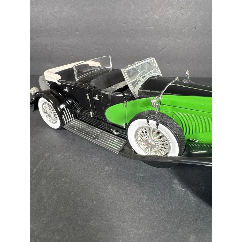 1934 Duesenberg Convertible Green Black 1:18 Signature Models Diecast Car